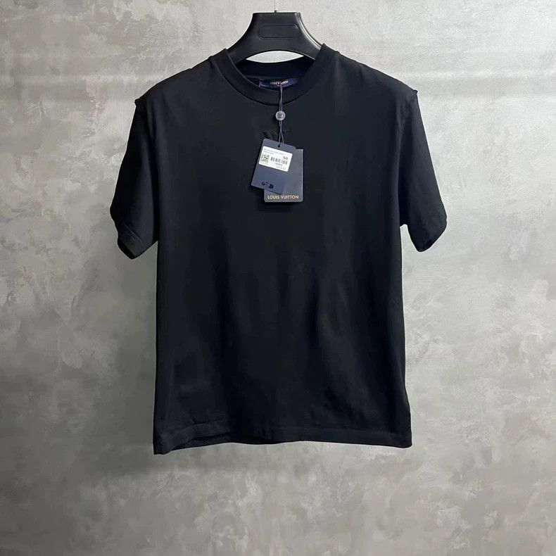 Louis Vuitton Louis Vuitton Black cotton embossed short sleeve T-shirt Size US S / EU 44-46 / 1 - 1 Thumbnail