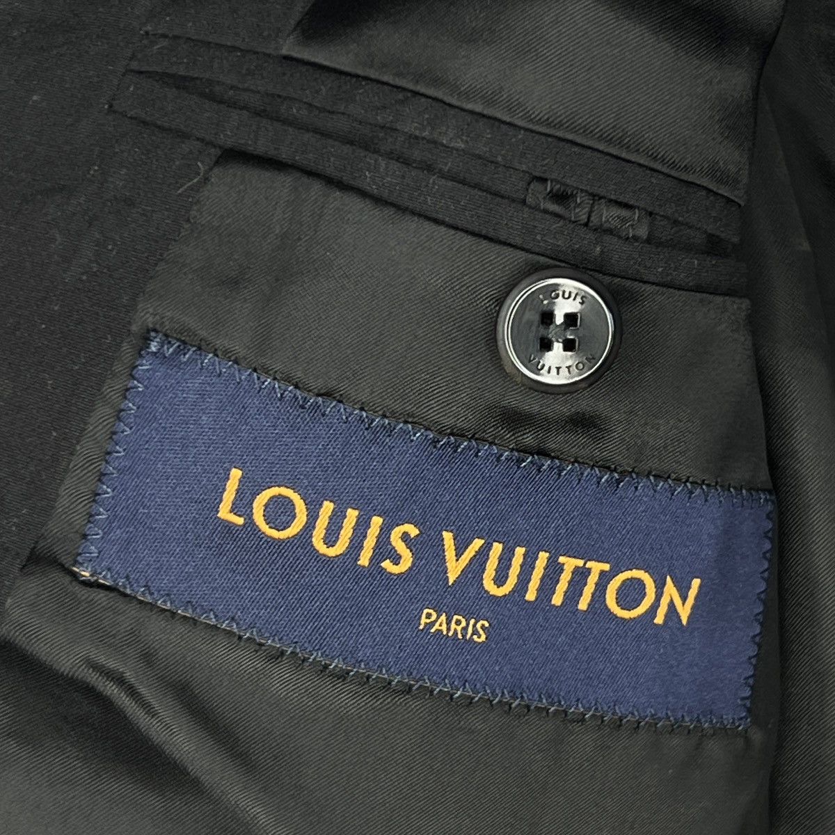 Louis Vuitton Louis Vuitton LV black monogram double breasted blazer 48 Size 48R - 15 Thumbnail