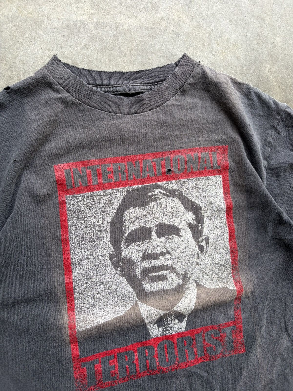 Vintage Vintage George Bush “International Terrorist” Humor Graphic Size US L / EU 52-54 / 3 - 3 Thumbnail
