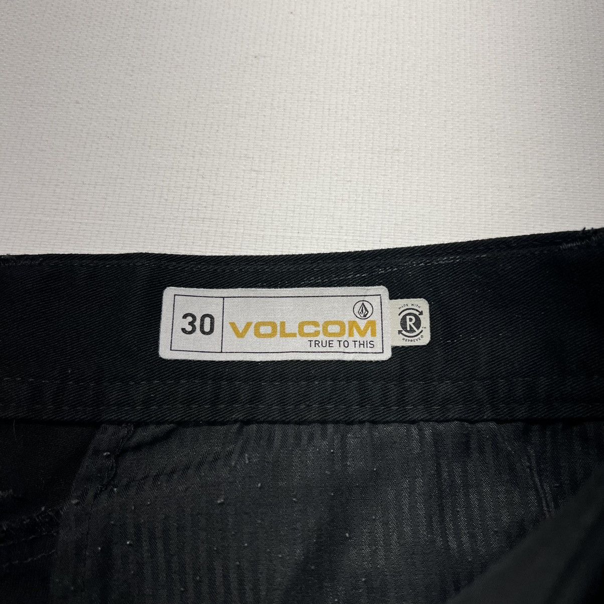 Volcom Volcom Chino Shorts Black Board Beach Casual Simple Skate Size US 30 / EU 46 - 4 Thumbnail