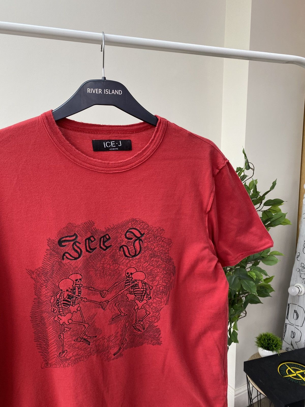 Iceberg × Vintage Vintage Iceberg Y2K red T-Shirt Size US M / EU 48-50 / 2 - 8 Thumbnail