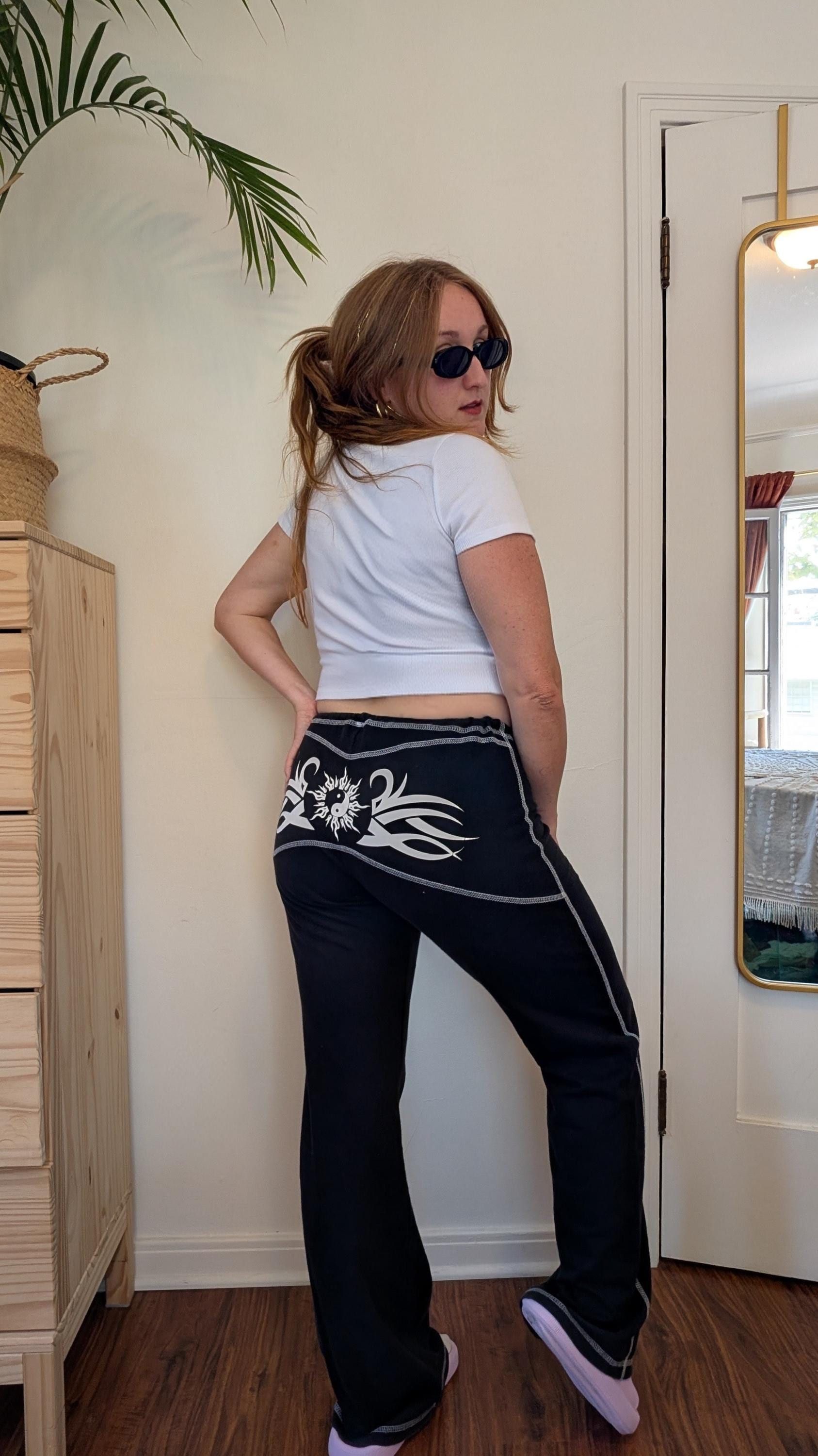 Vintage 90s/Y2K Black Low Rise Flared Yoga Pants Yin Yang Tribal Size 34" / US 12 / IT 48 - 1 Thumbnail