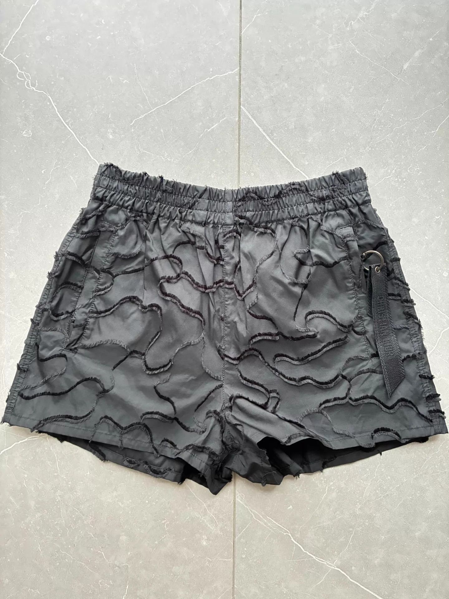 Dior Dior Embossed Elastic Waist Short 38 Size 25" / US 0 / IT 36 - 1 Thumbnail