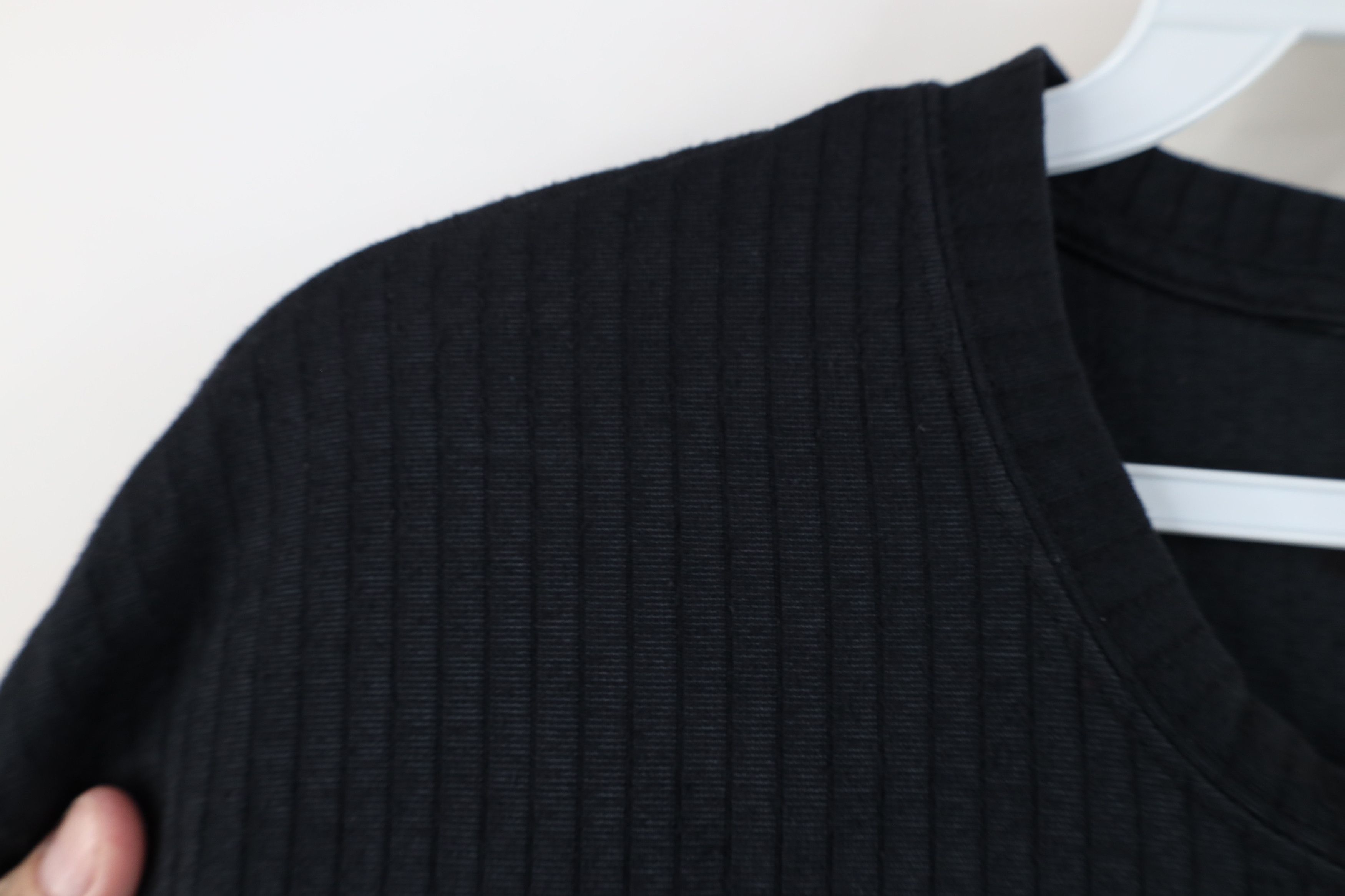 Vintage Vintage 90s Streetwear Knit Short Sleeve T-Shirt Black Size US M / EU 48-50 / 2 - 6 Thumbnail