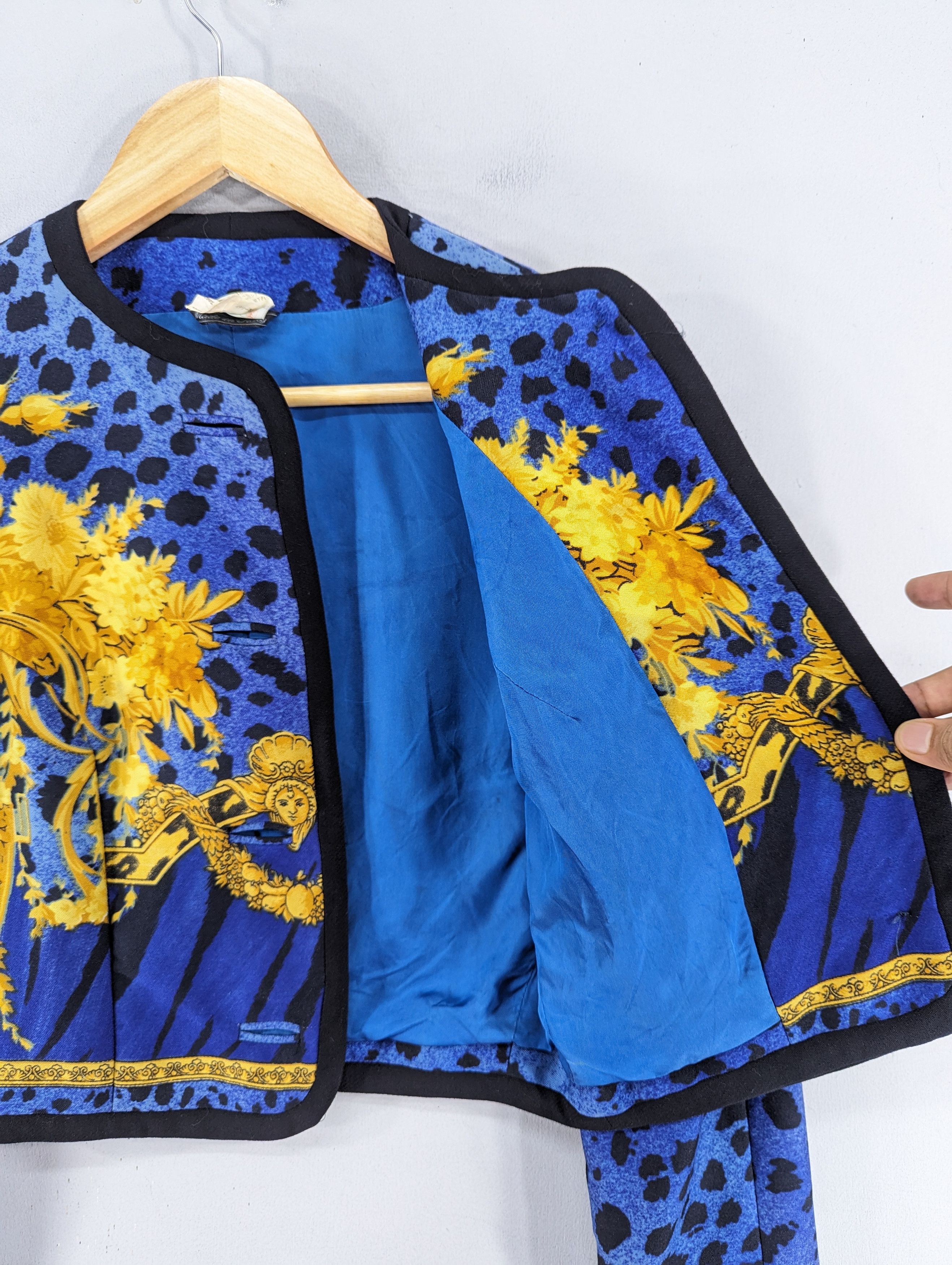 Versace Vintage 90s Gianni Versace Blue Baroque Leopard Print Jacket Size XS / US 0-2 / IT 36-38 - 14 Thumbnail