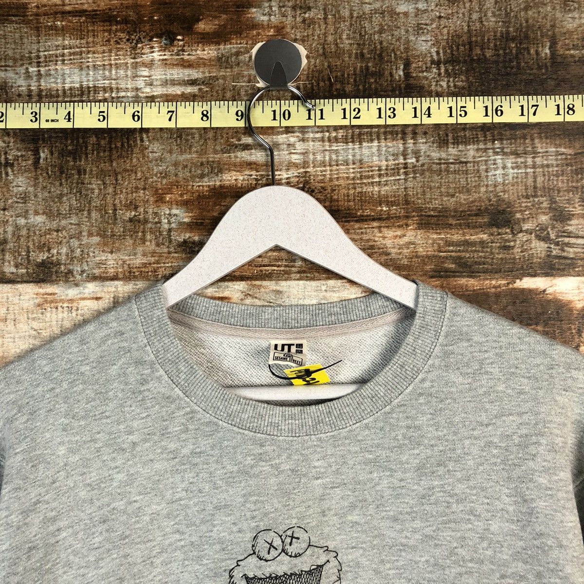 Kaws × Uniqlo Uniqlo X Kaws Sesame Street Grey Sweatshirt #A2221 Size US M / EU 48-50 / 2 - 4 Thumbnail