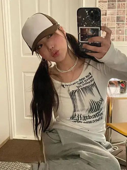 Japanese Brand × Vintage Graffiti Letter Print T Shirt Women Slim Size ONE SIZE - 1 Thumbnail