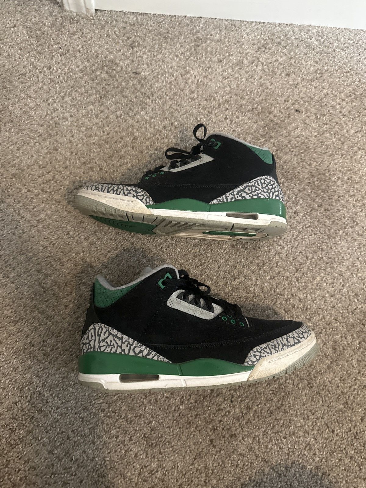 Jordan Brand × Nike Air Jordan Pine Green 3 Size US 8.5 / EU 41-42 - 2 Thumbnail