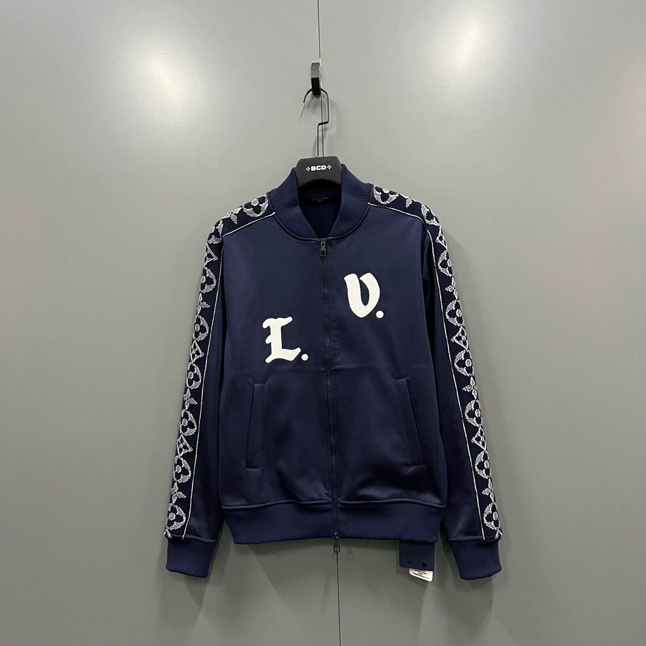 Louis Vuitton Louis Vuitton Navy Side Logo Embroidered Jacket Size US S / EU 44-46 / 1 - 1 Thumbnail
