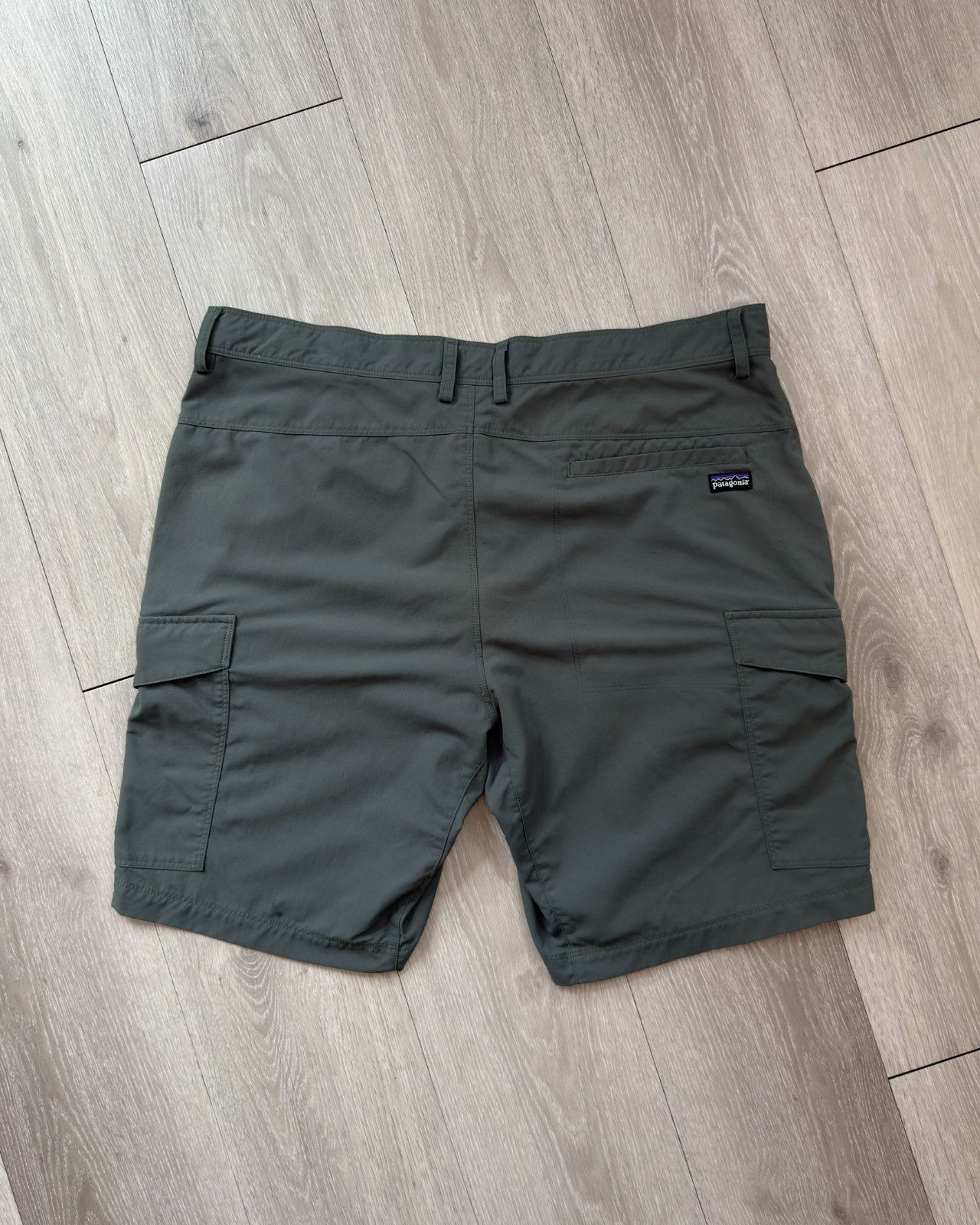Patagonia Patagonia Men's Green Nylon Cargo Shorts - Size 39 Size US 39 - 2 Thumbnail
