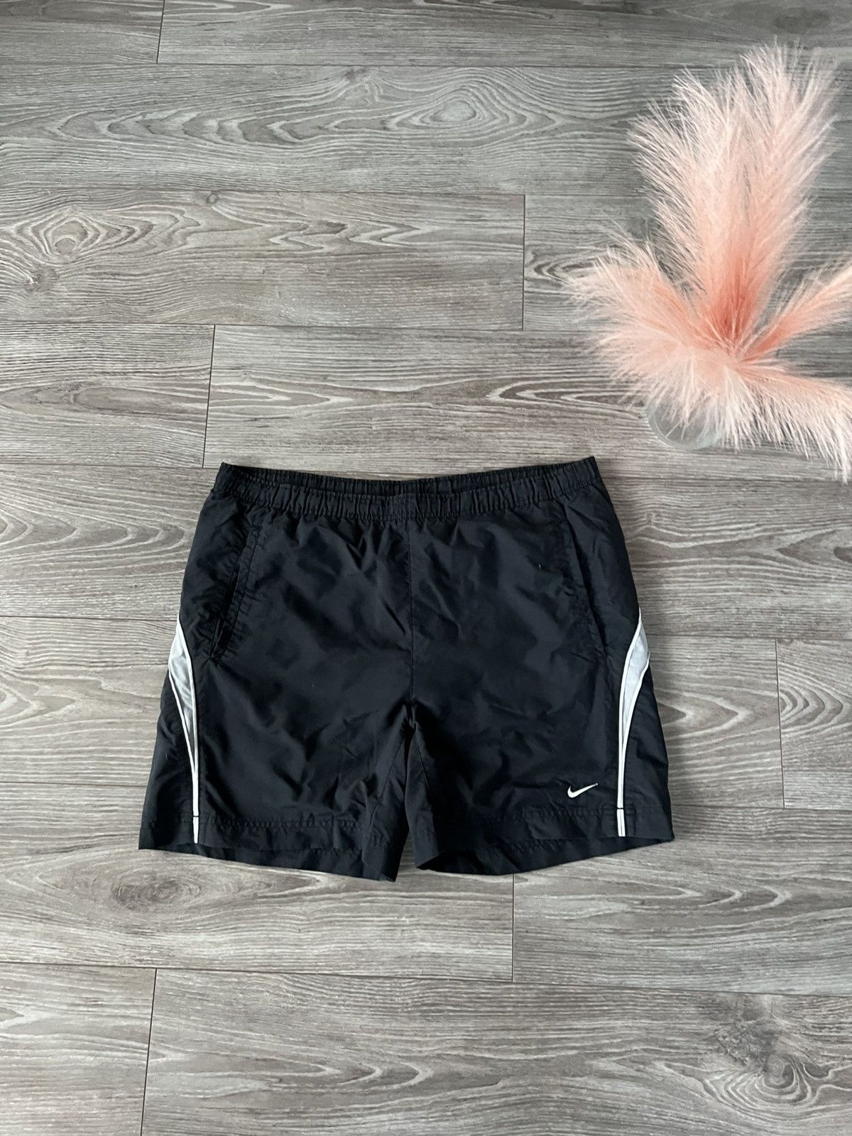 Nike × Vintage ‼️Vintage Nike Nylon Knited Swoosh Logo Shorts ‼️ Size US 36 / EU 52 - 1 Thumbnail