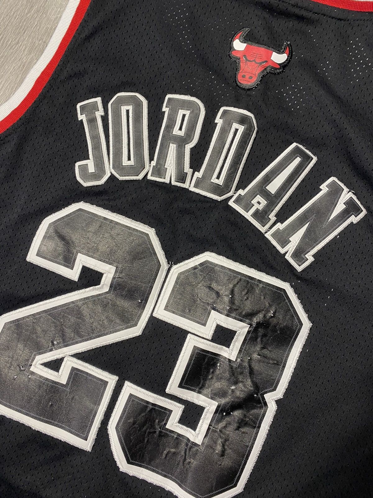 Nike Vintage Nike Chicago Bulls Jordan # 23 NBA Basketball Jersey Size US L / EU 52-54 / 3 - 3 Thumbnail