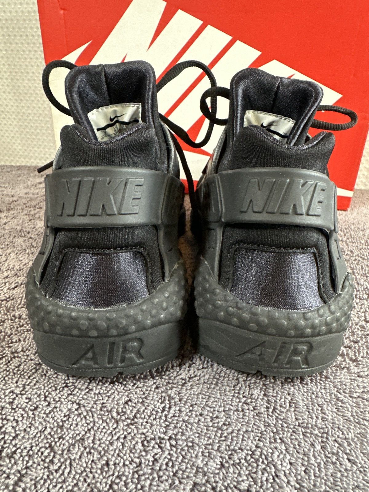 Nike Nike Air Huarache Triple Black (Women's) Size US 7 / IT 37 - 4 Thumbnail