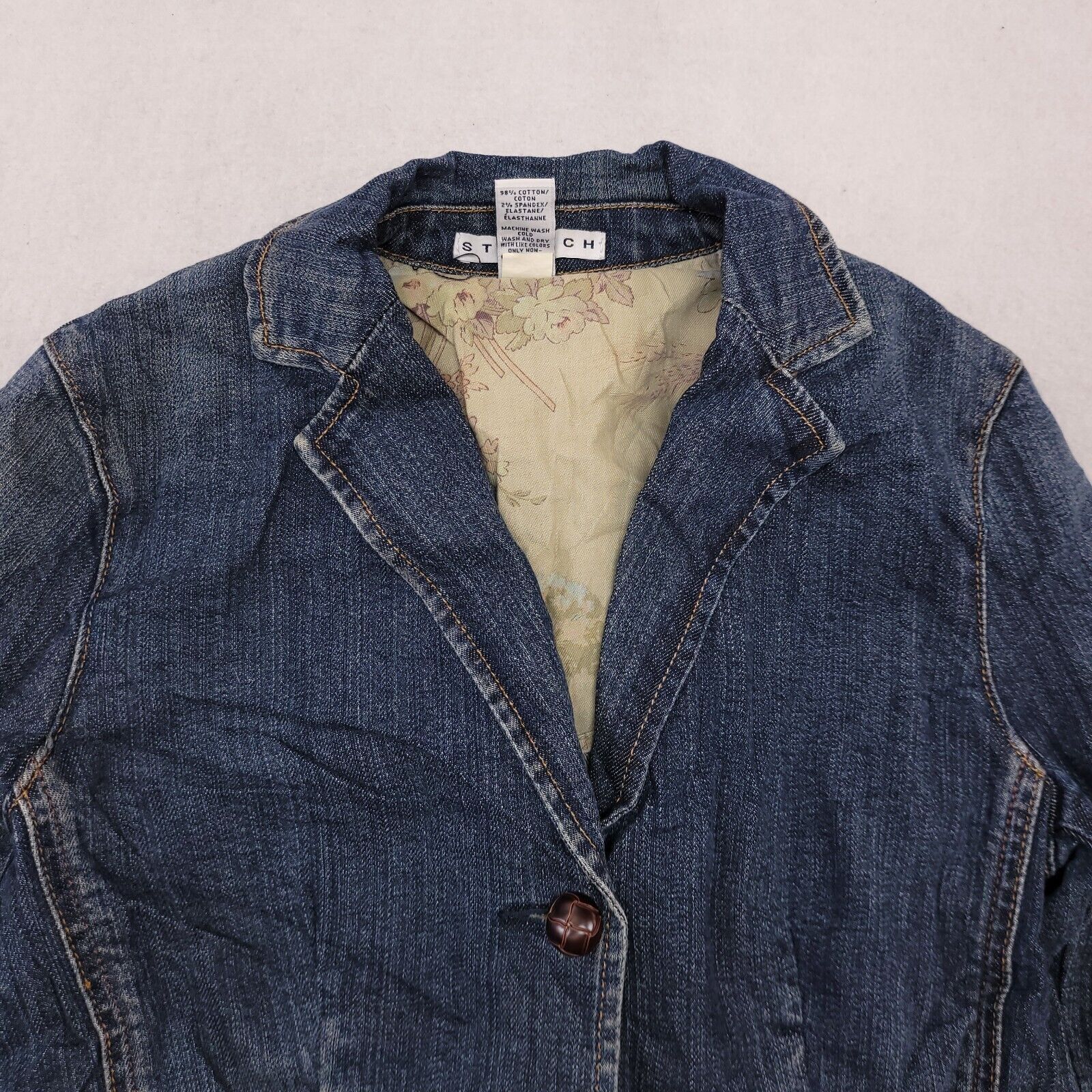 Gap Gap Button Long Sleeve Denim Jean Jacket Womens Size 4 Blue Size S / US 4 / IT 40 - 1 Thumbnail