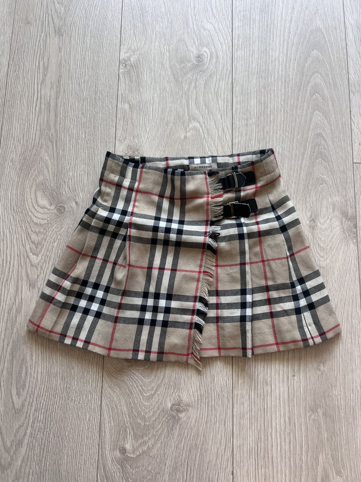 Burberry girls nova check pleated factory skirt 8