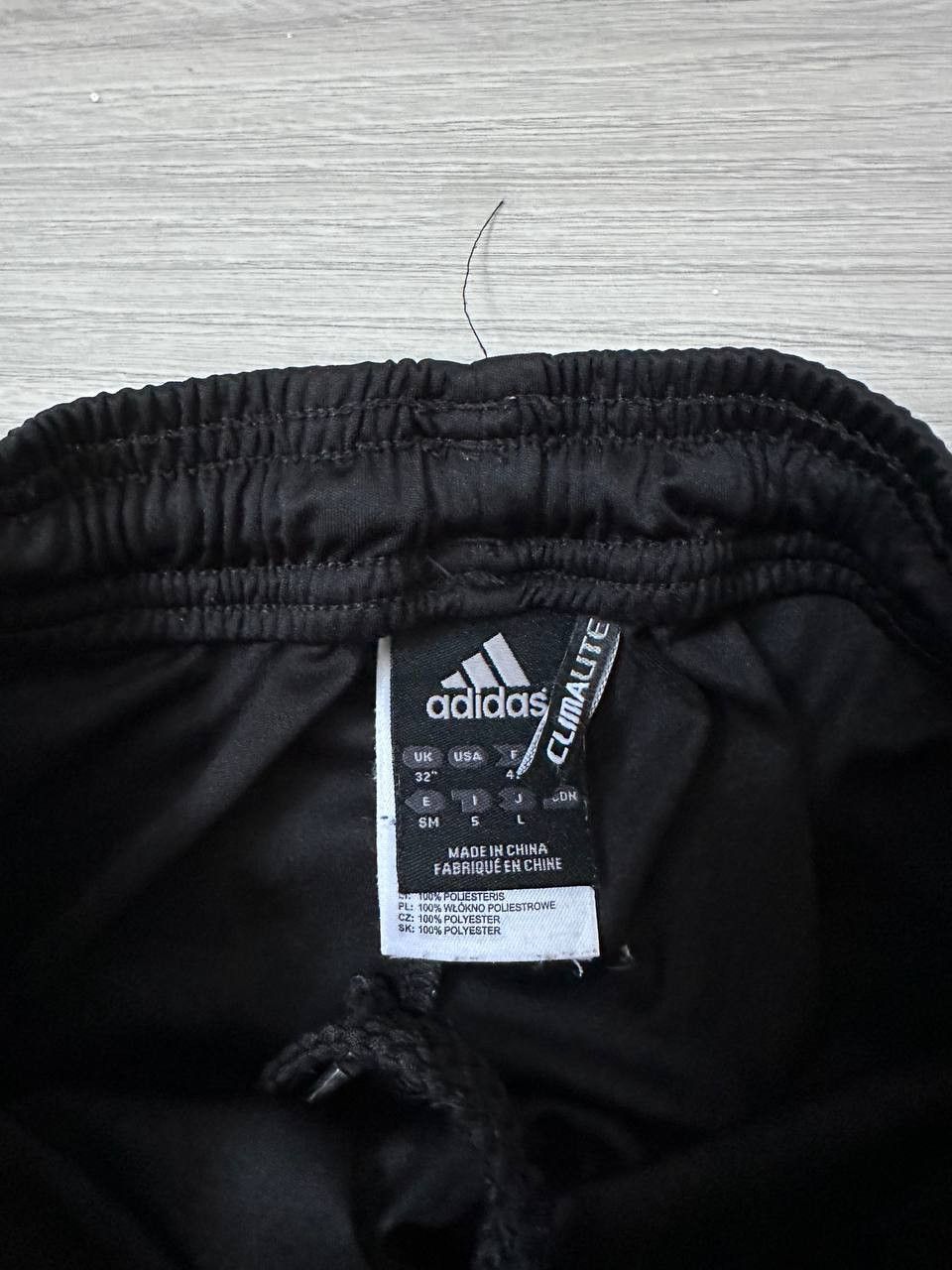 Adidas LIVERPOOL HOME FOOTBALL SOCCER SHORTS ADIDAS Size US 28 / EU 44 - 6 Thumbnail