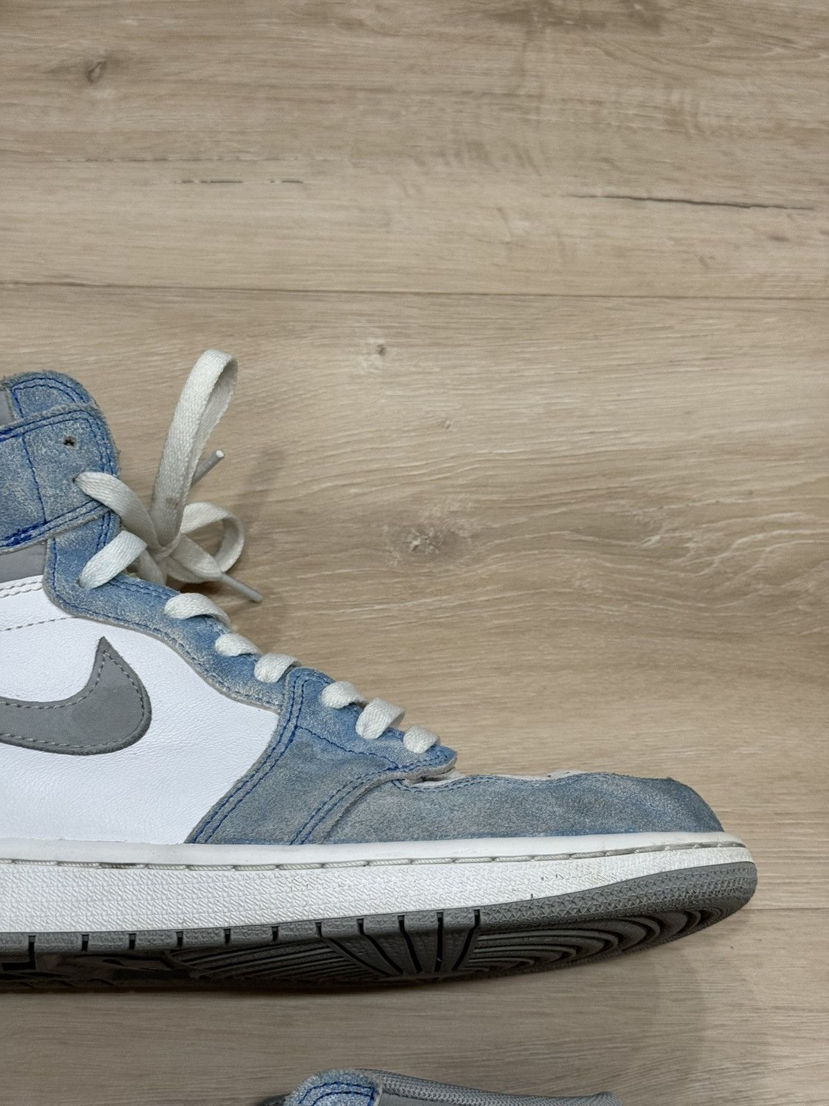 Jordan Brand Air Jordan 1 “Hyper Royal” Size US 12 / EU 45 - 5 Thumbnail