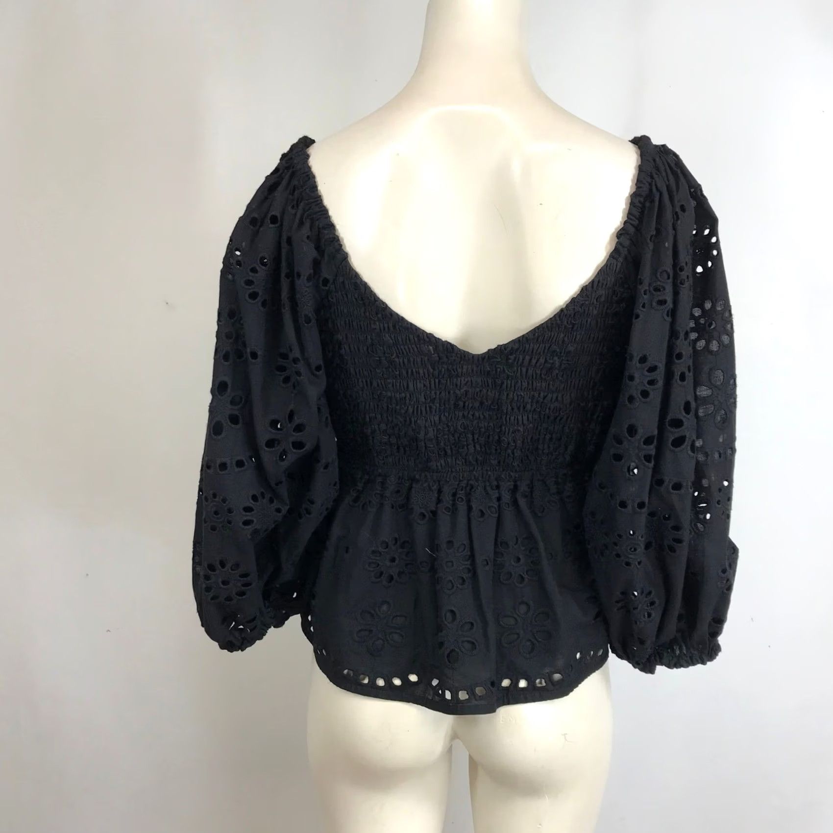 Vintage CHASOR Black Eyelet Smocked Peplum Blouse Puff Sleeve V-Neck Womens S Size S / US 4 / IT 40 - 5 Thumbnail