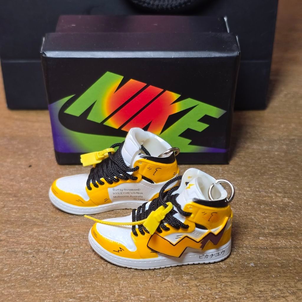 Nike Unisex Pair of Keychains One Size Yellow White Size ONE SIZE - 4 Thumbnail