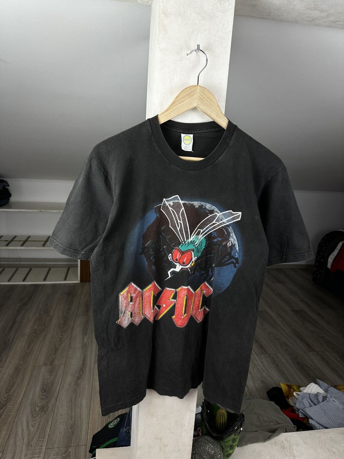 Vintage AC/DC Fly on the Wall Tour 90s Single Stitch Tee Faded Size US L / EU 52-54 / 3 - 2 Thumbnail