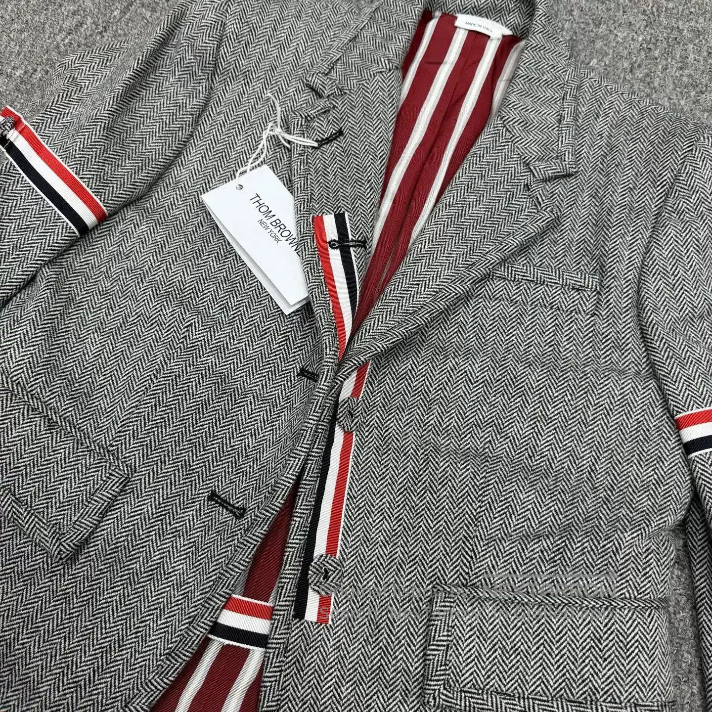 Thom Browne thom browne wool blazer with shoulder straps. Size US S / EU 44-46 / 1 - 3 Thumbnail