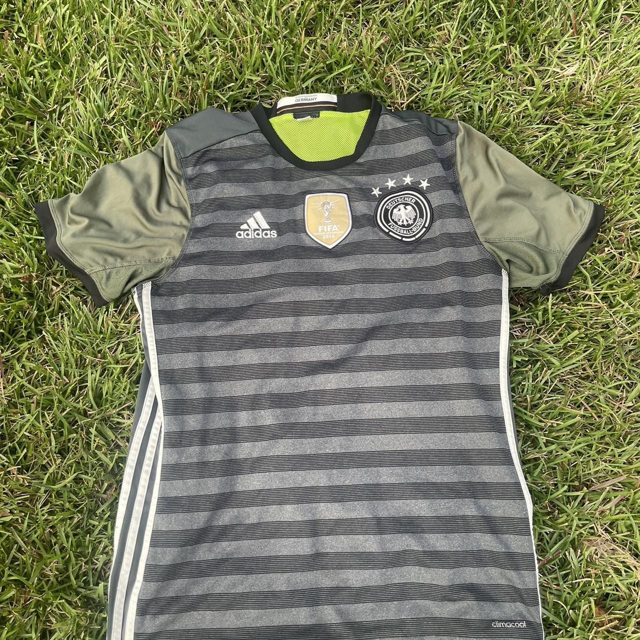 Adidas Reversable Germany 2014/15 home football shirt Size US M / EU 48-50 / 2 - 1 Thumbnail