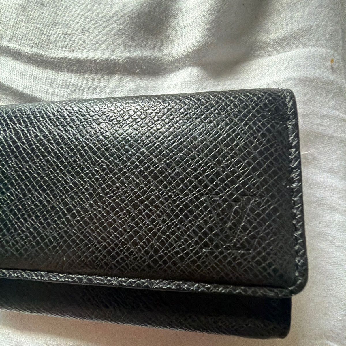 Louis Vuitton Louis Vuitton Black Taiga Key Holder Size ONE SIZE - 2 Thumbnail