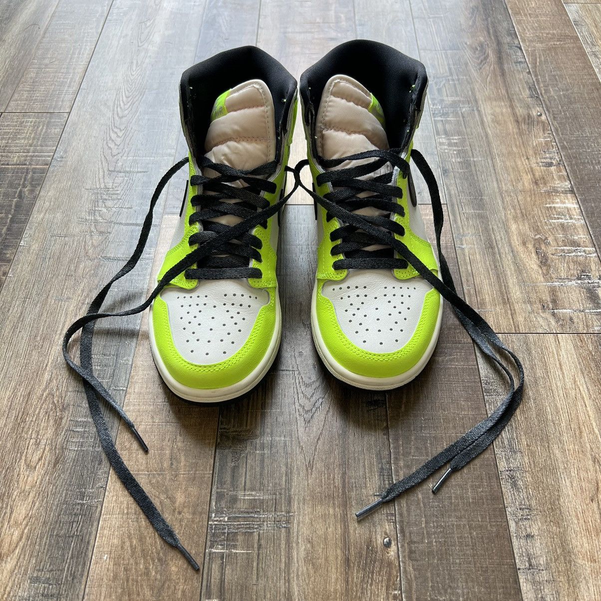 Nike Air Jordan 1 Retro High OG Volt/Black Size US 7.5 / EU 40-41 - 2 Thumbnail