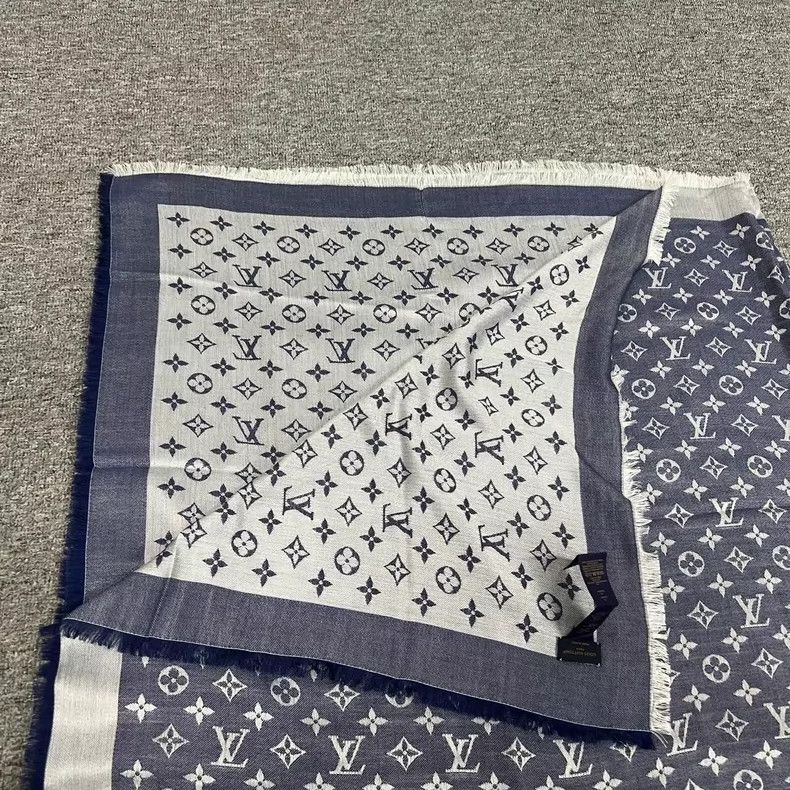 Louis Vuitton Louis Vuitton Full-print three-flower mulberry silk square Size ONE SIZE - 1 Thumbnail