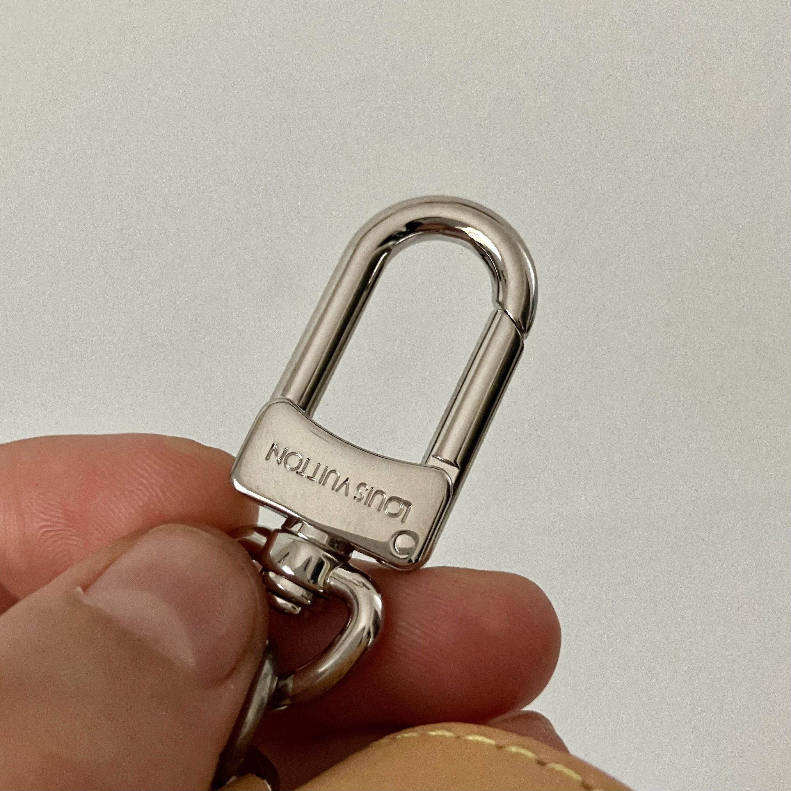 Louis Vuitton × Tyler The Creator Louis Vuitton Leather Dice Holder Keyring Size ONE SIZE - 8 Thumbnail