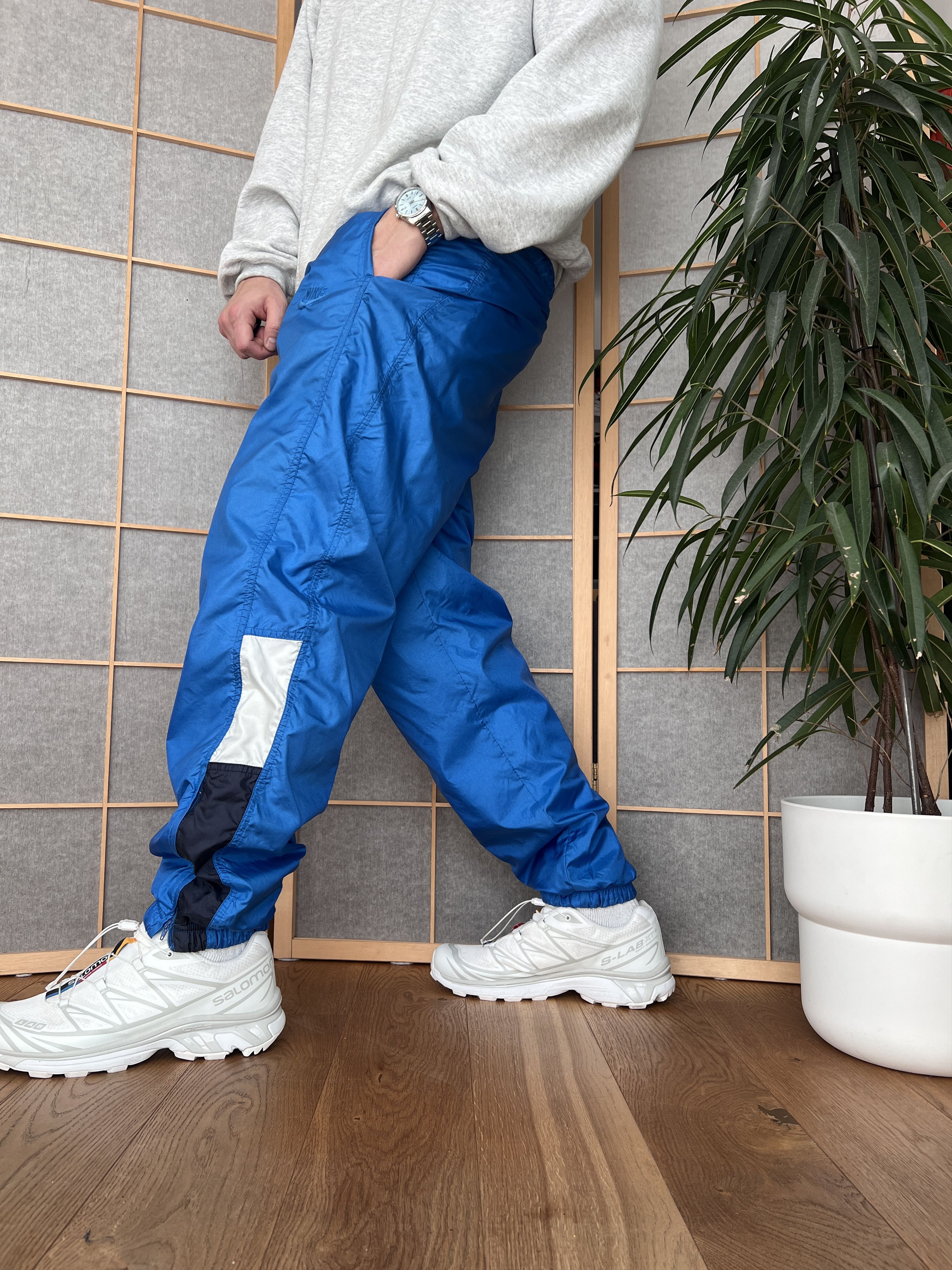 Nike Nike VTG 90s nylon retro navy blue track pants baggy swoosh Size US 32 / EU 48 - 4 Thumbnail