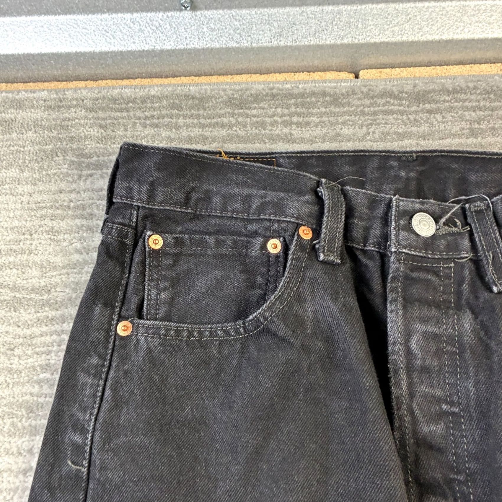 Levi's VINTAGE Levis 501 Jeans Mens 32x30 Black Denim Pants Straight Button Fly 90s Mens Regular Jeans Size US 32 / EU 48 - 5 Thumbnail