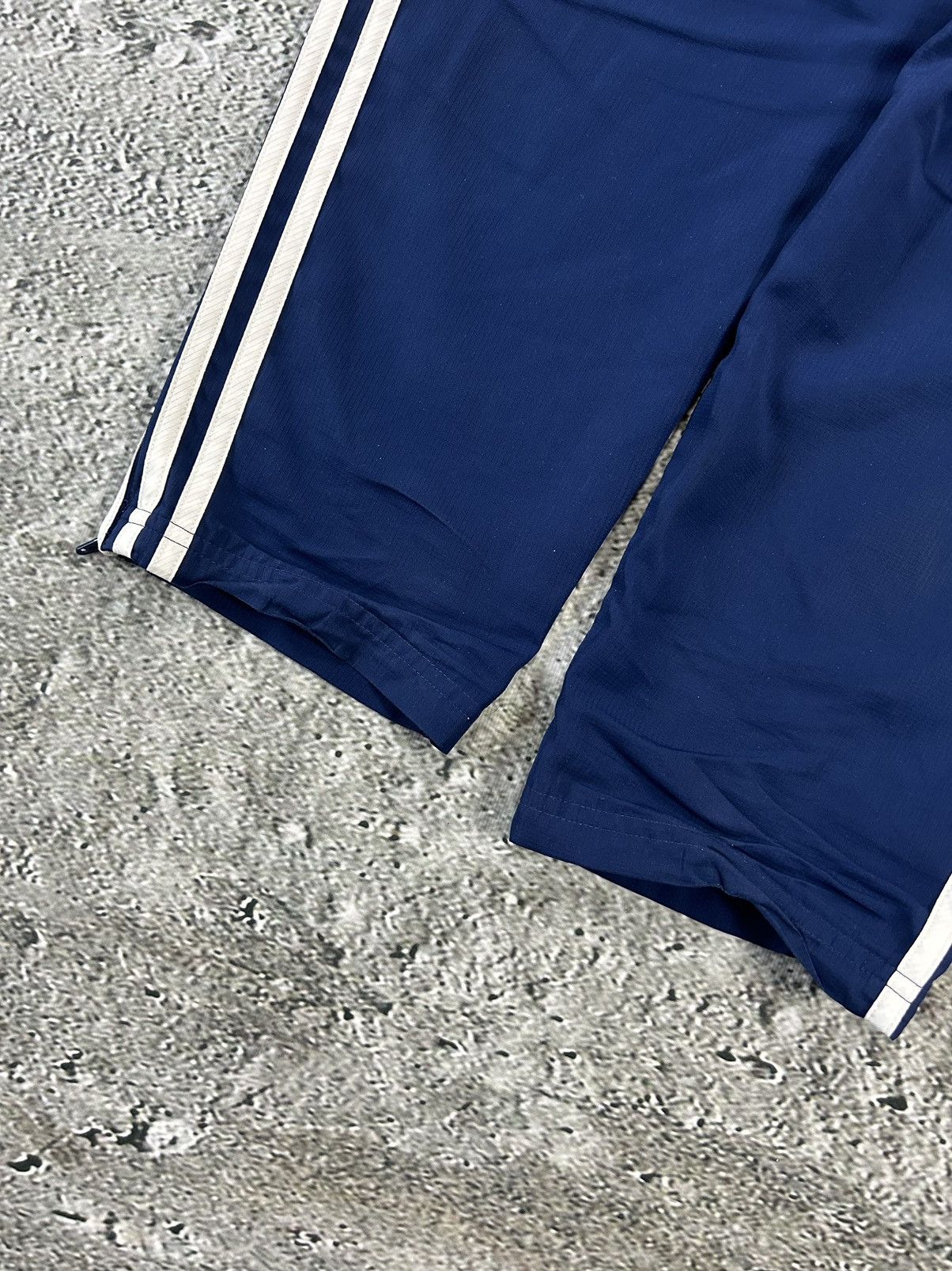 Adidas × Vintage France Adidas track suit navy pants windbreaker vintage Size US L / EU 52-54 / 3 - 18 Thumbnail