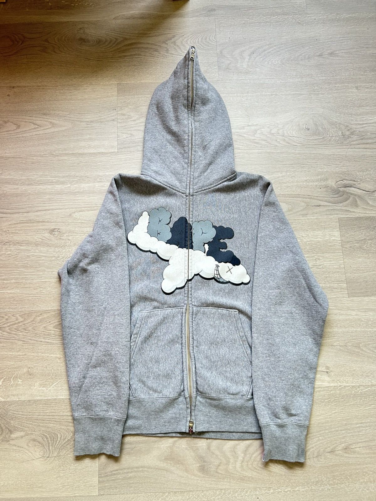 Bape × Kaws BAPE KAWS SMOKE CLOUD PLANE HOODIE Size US S / EU 44-46 / 1 - 1 Thumbnail