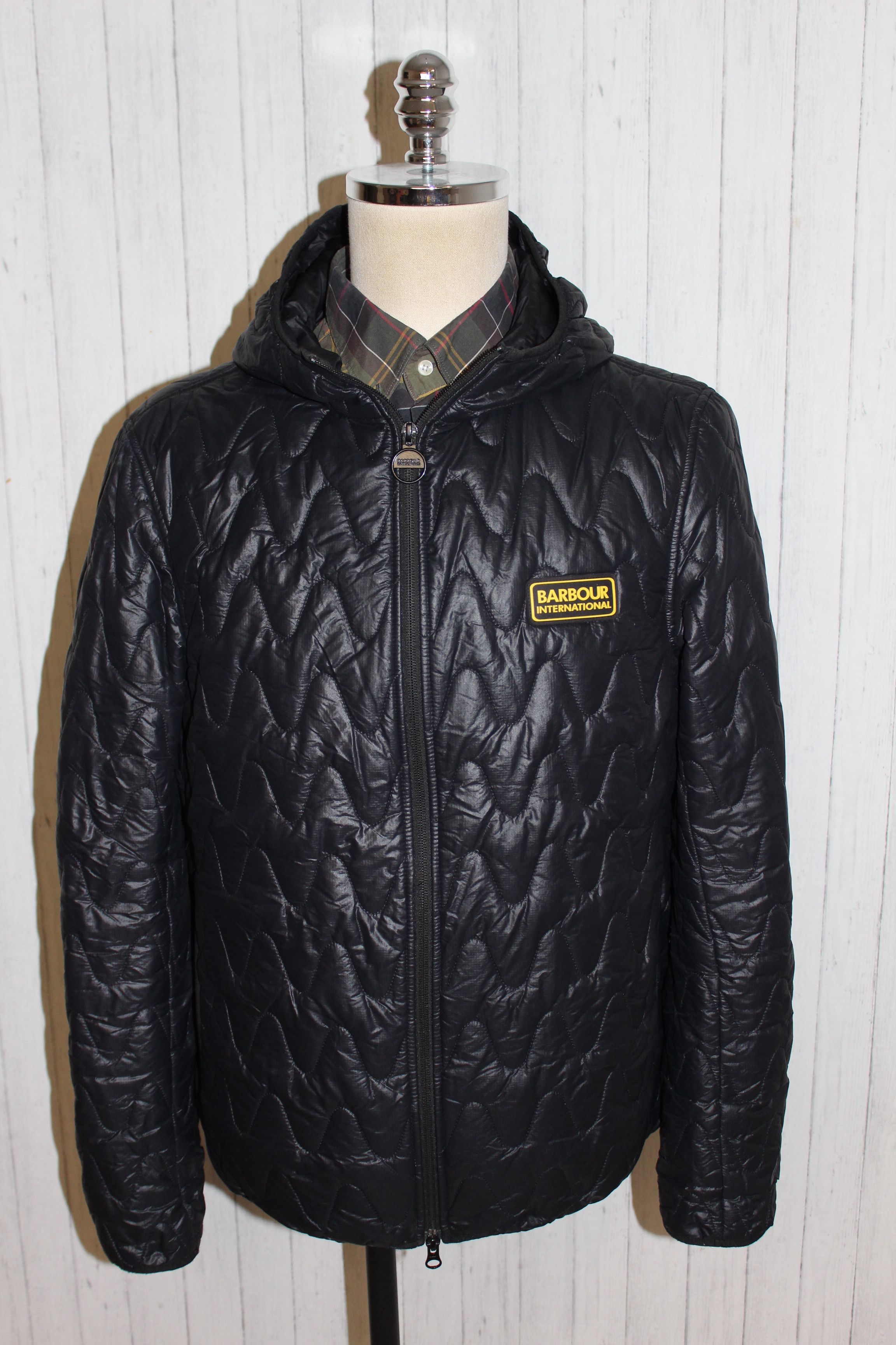 Barbour Women's BARBOUR International Quilted Wave Jacket Size M Size M / US 6-8 / IT 42-44 - 2 Thumbnail