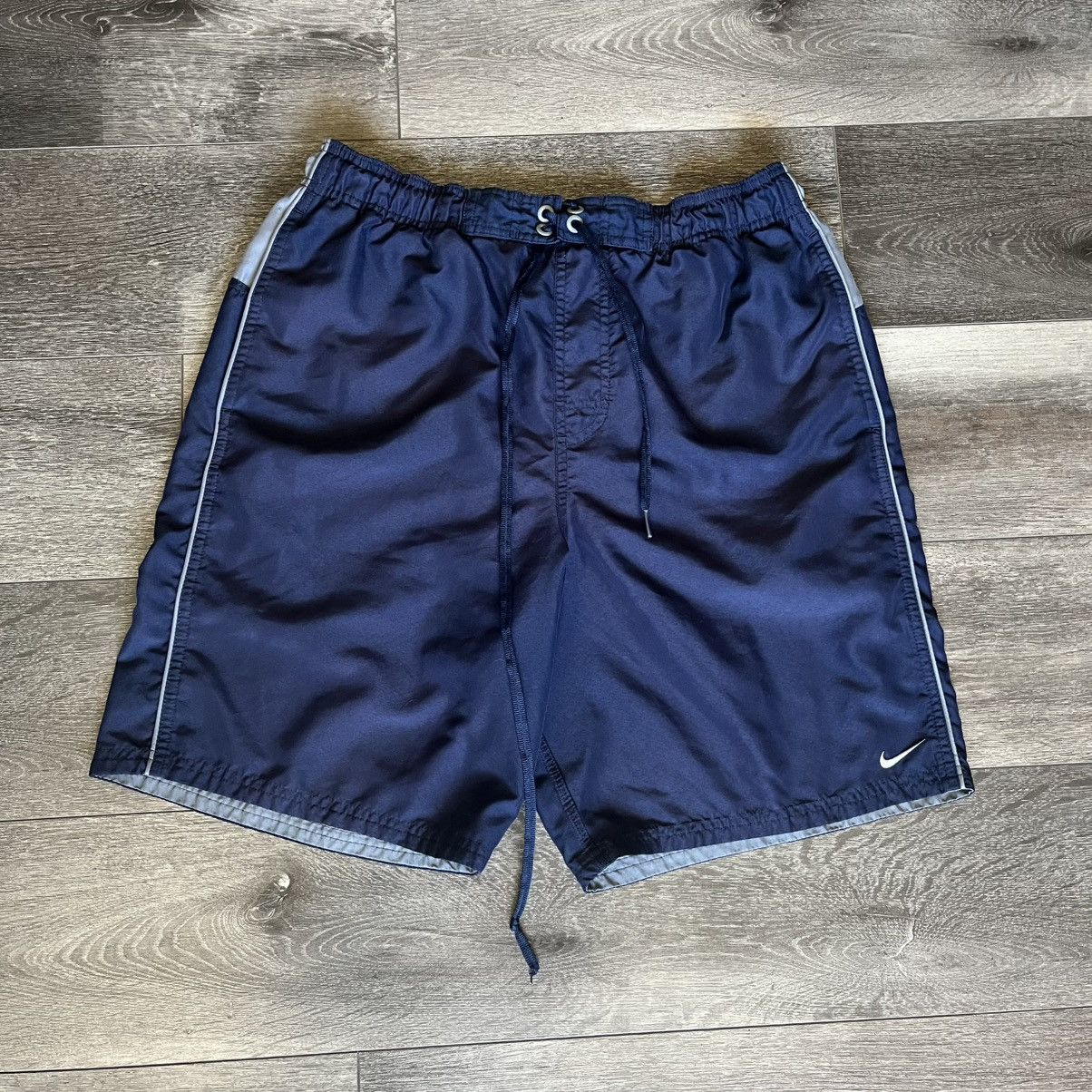 Nike Vintage 2000s Nike Basic Swoosh Logo Nylon Board Shorts Sz S Size US 32 / EU 48 - 1 Thumbnail