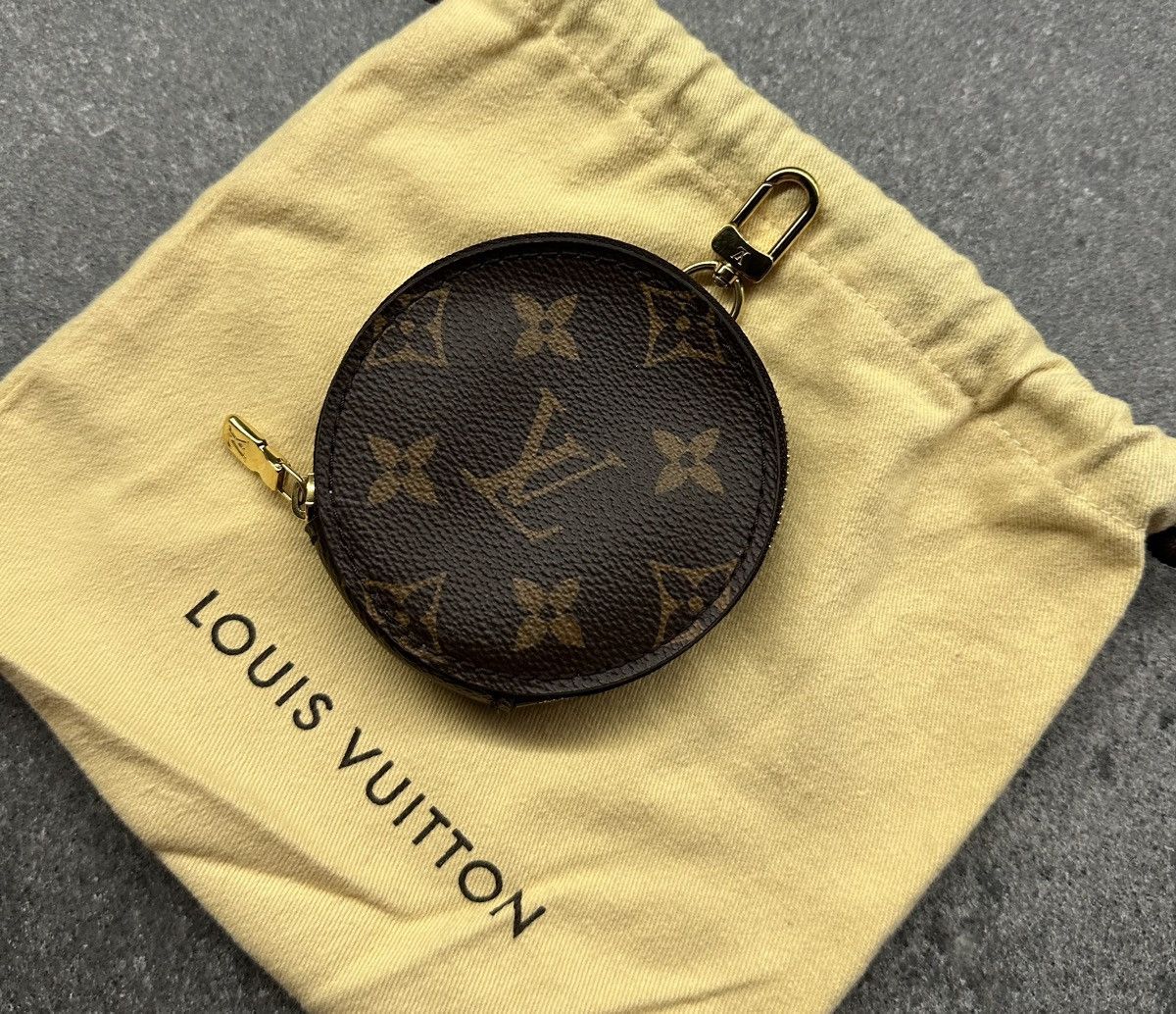 Louis Vuitton Louis Vuitton Multi Pochette Monogram Rare Round Coin Purse Size ONE SIZE - 1 Thumbnail