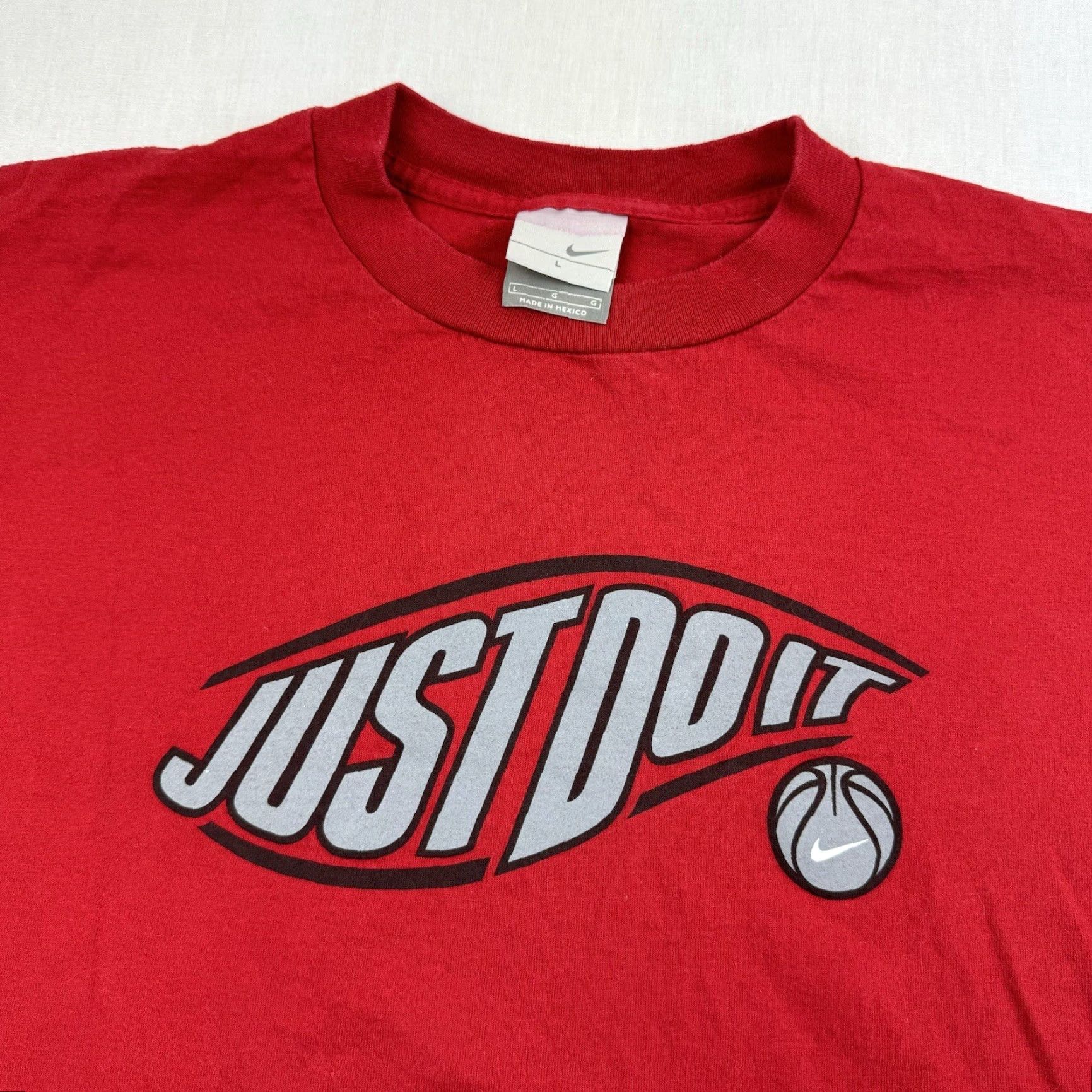 Nike Vintage Nike Shirt Adult Large Red Silver Tag Y2K Grunge 2000s Just Do It USA Size US L / EU 52-54 / 3 - 2 Thumbnail