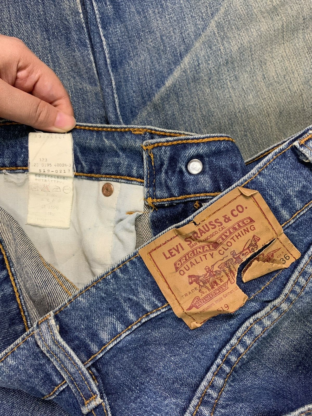 Vintage 90s Levis 519 Blue Wash Distressed Baggy Jeans 32x29