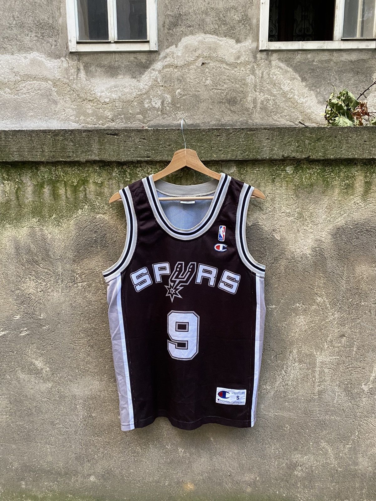 Champion × NBA × Vintage Vintage NBA Spurs 9 Parker Champion Jersey Size US S / EU 44-46 / 1 - 1 Thumbnail