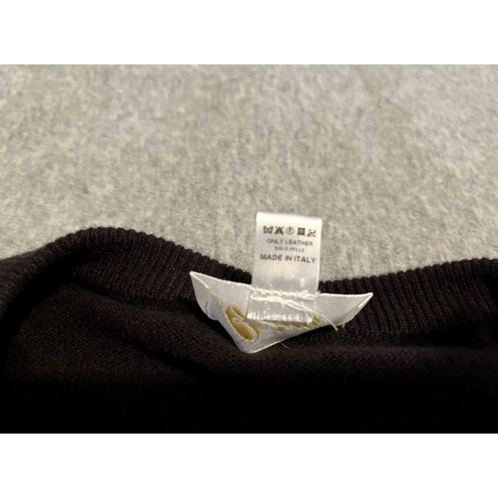 Brioni Brioni 100% Cashmere Brown Sweater Leather Details Size XXL Mens Pull-over Pullover 2XL Brown Cashmere Brioni Sweater Leather Details 90s? Size US XXL / EU 58 / 5 - 3 Thumbnail