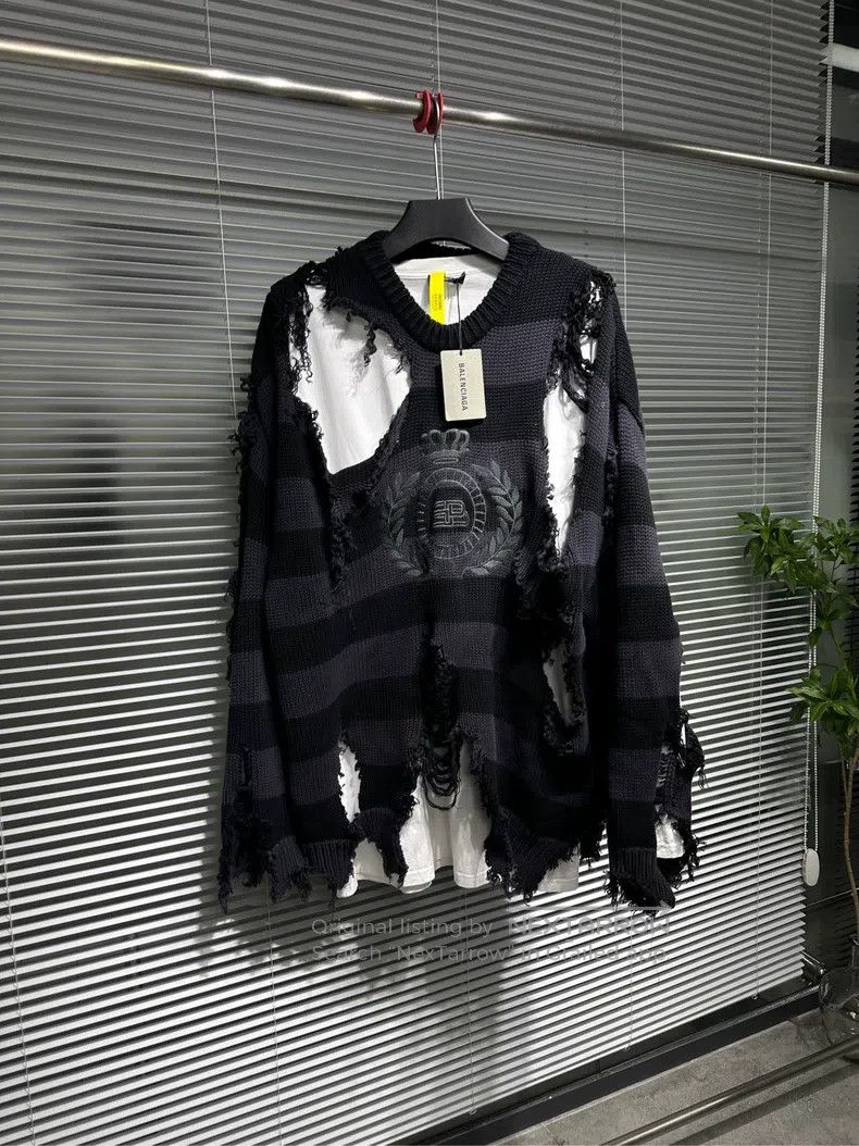 Balenciaga Balenciaga Destroyed, oversized, crown and wheat embroider Size US M / EU 48-50 / 2 - 1 Thumbnail