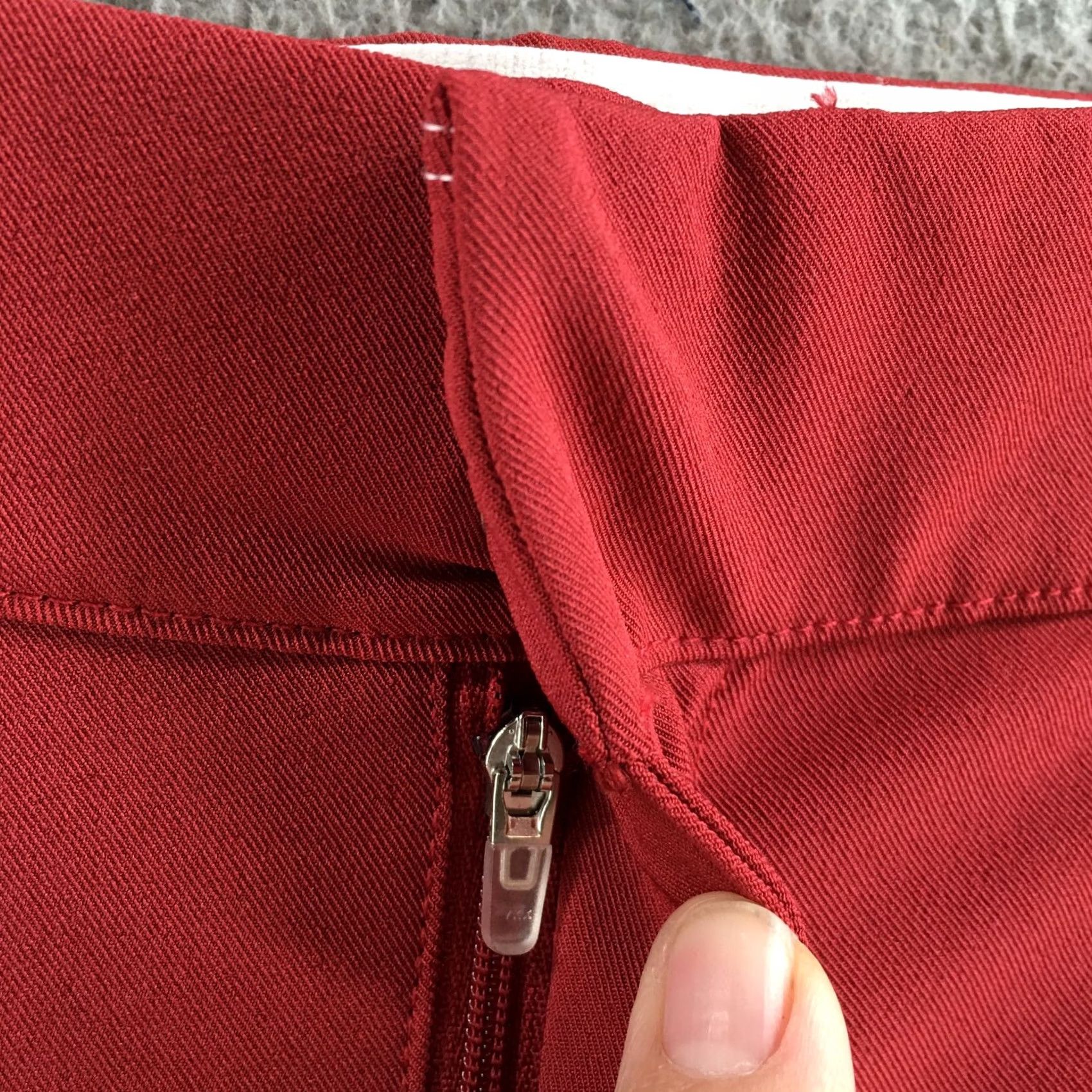 Nike Nike Capri Pants Womens S Red Dri-FIT Athletic Stripe Perforated Polyester Size 28" / US 6 / IT 42 - 5 Thumbnail