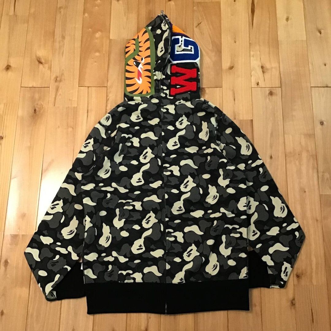 Bape 2024 🔥NYC Store Camo BAPE separate shark full zip hoodie APE Size US S / EU 44-46 / 1 - 3 Thumbnail