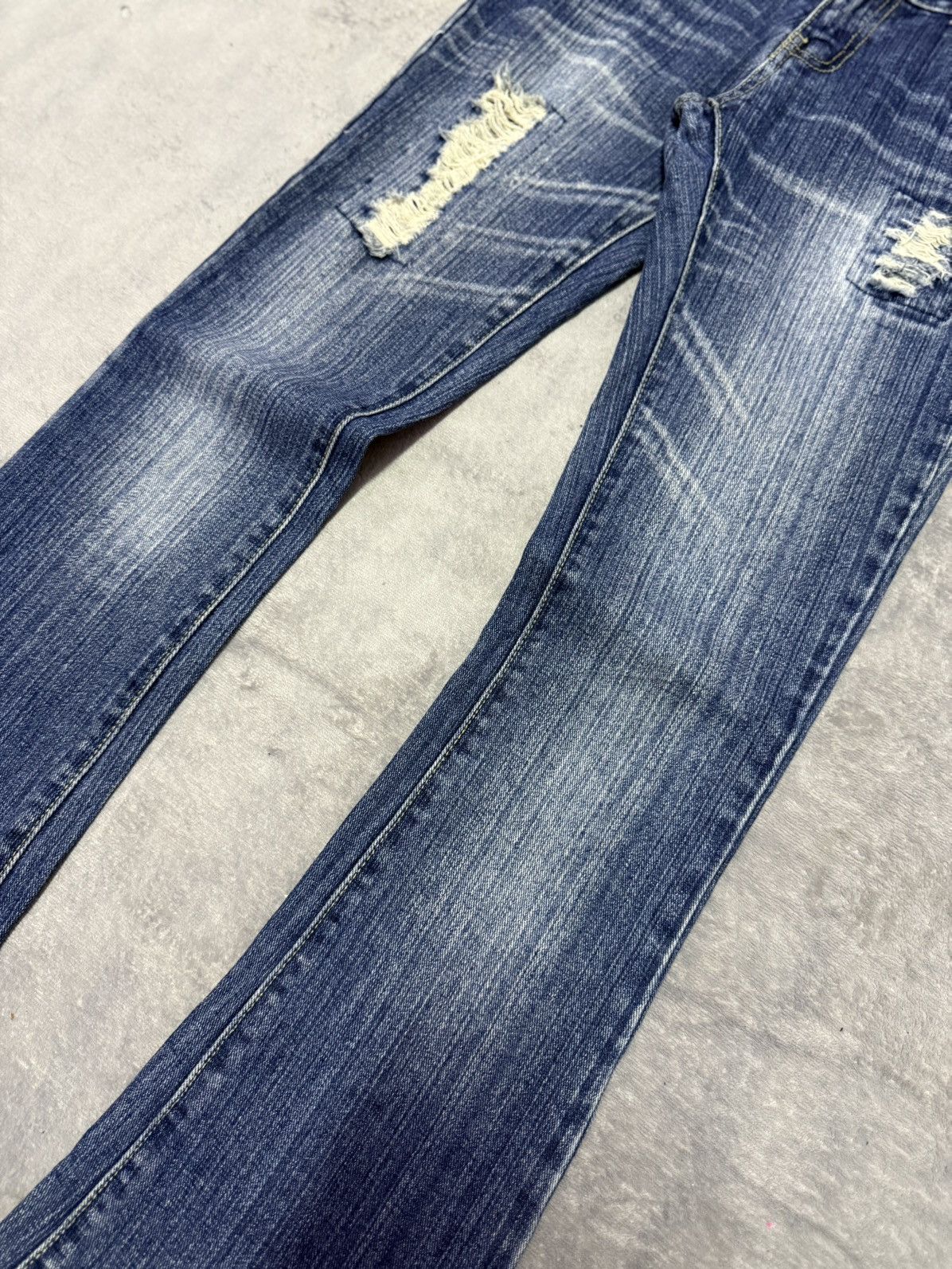 Japanese Brand Awesome Denim Paradise Distressed Embroidered Flare Jeans Size 28" / US 6 / IT 42 - 5 Thumbnail