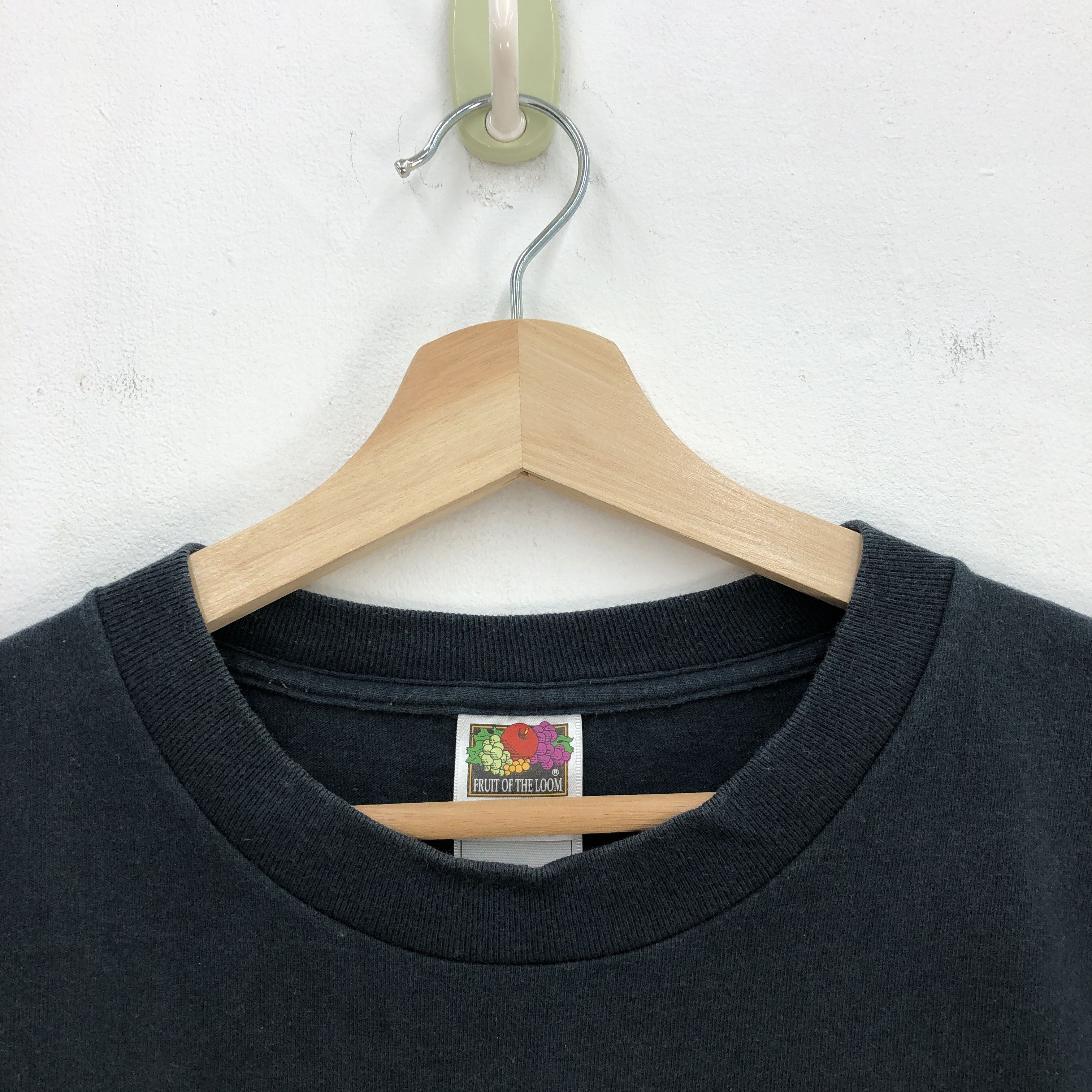 Vintage Vintage 90s Skulls Skates T Shirt Skateboarding Tees Size US L / EU 52-54 / 3 - 3 Thumbnail
