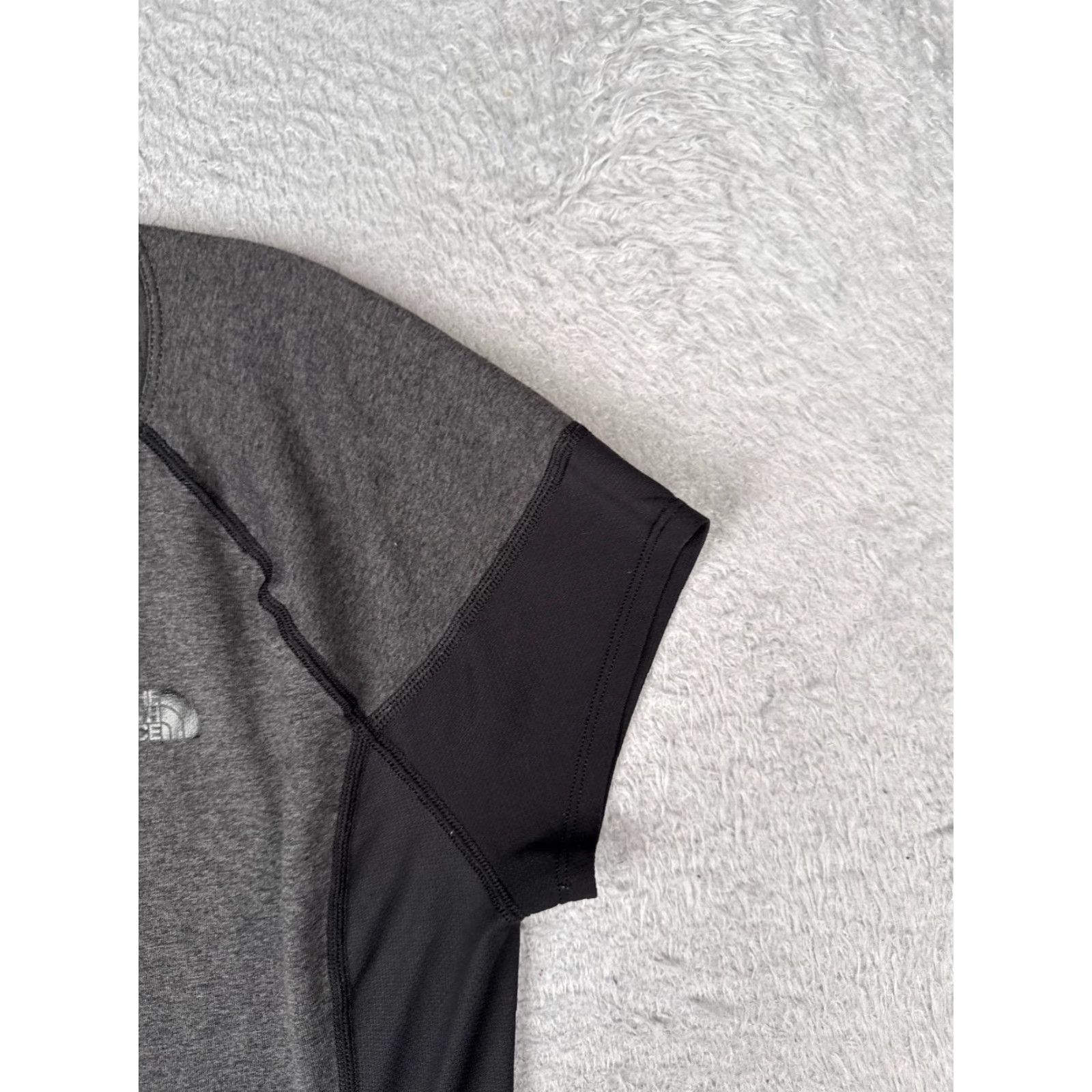 The North Face The North Face Shirt Women Large Gray Short Sleeve V-Neck Polyester Flashdry Size L / US 10 / IT 46 - 2 Thumbnail