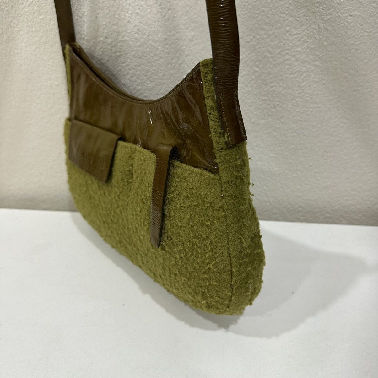 Miu Miu ‼️LASTDROP‼️ MIU MIU AW 1999 SHEARLING VERNIS SHOULDER BAG Size ONE SIZE - 6 Thumbnail