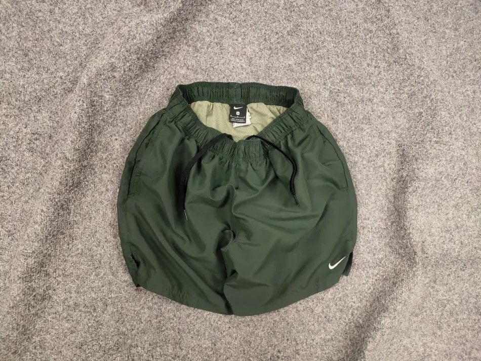 Nike Nike Vintage Dark Green Casual Pocket Shorts Y2K Style Size US 32 / EU 48 - 1 Thumbnail