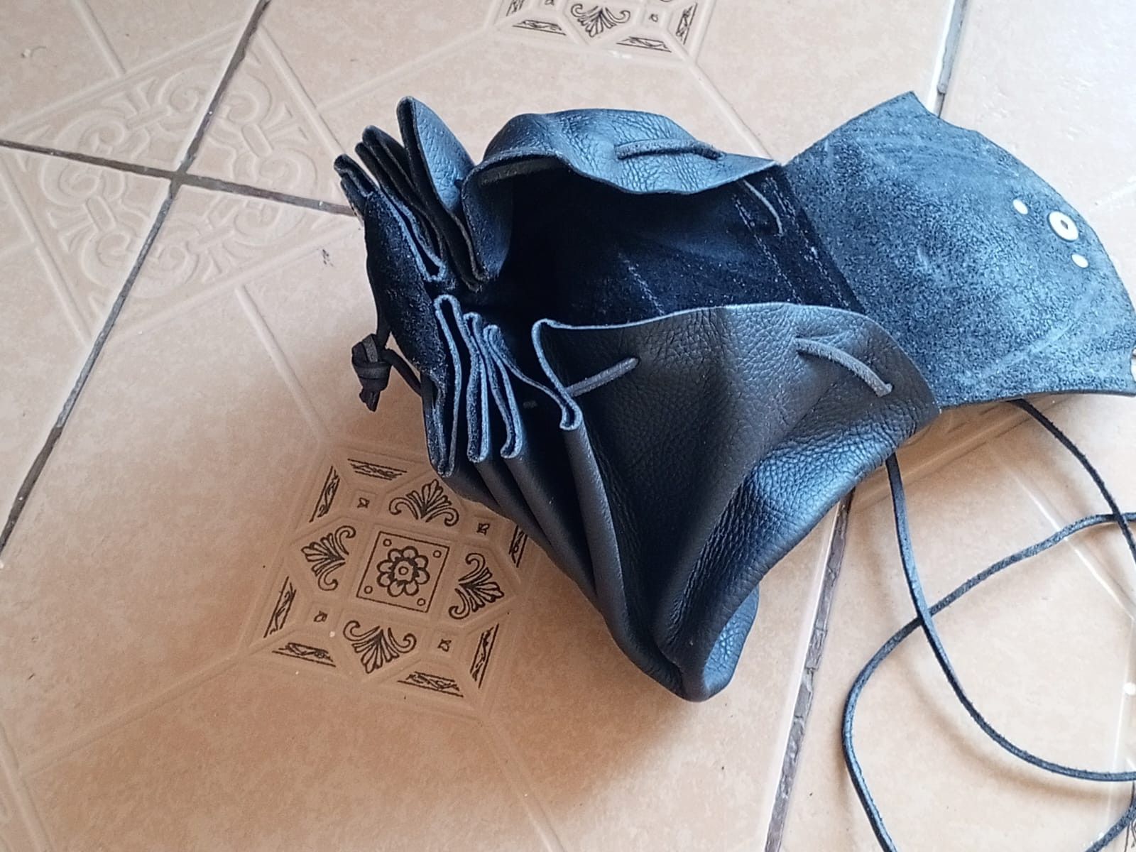 Other Leather Crossbody Bag – Pre-Owned Classic Black Phone Pouch Size ONE SIZE - 7 Thumbnail